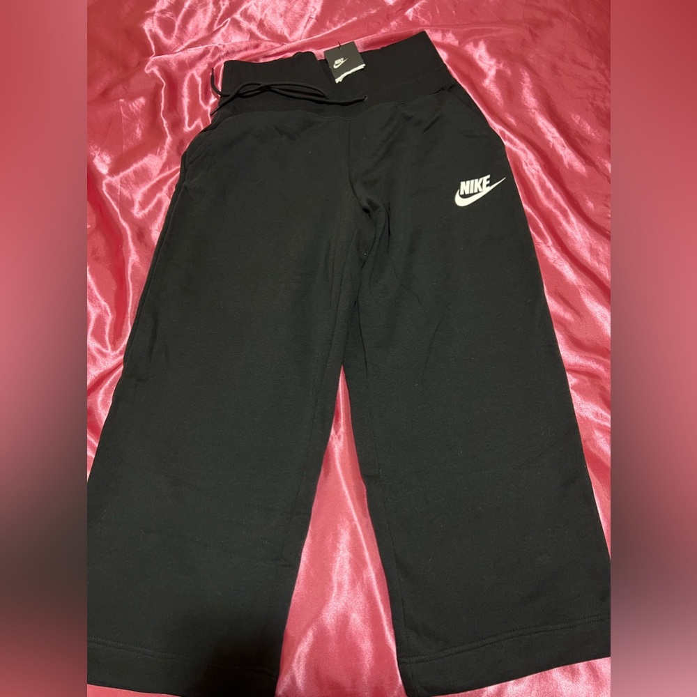 Nike maternity capri